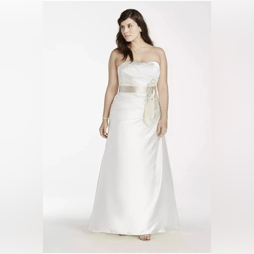 David's Bridal Strapless Charmeuse A-Line Size 14W Wedding Dress STYLE# 9OP1242